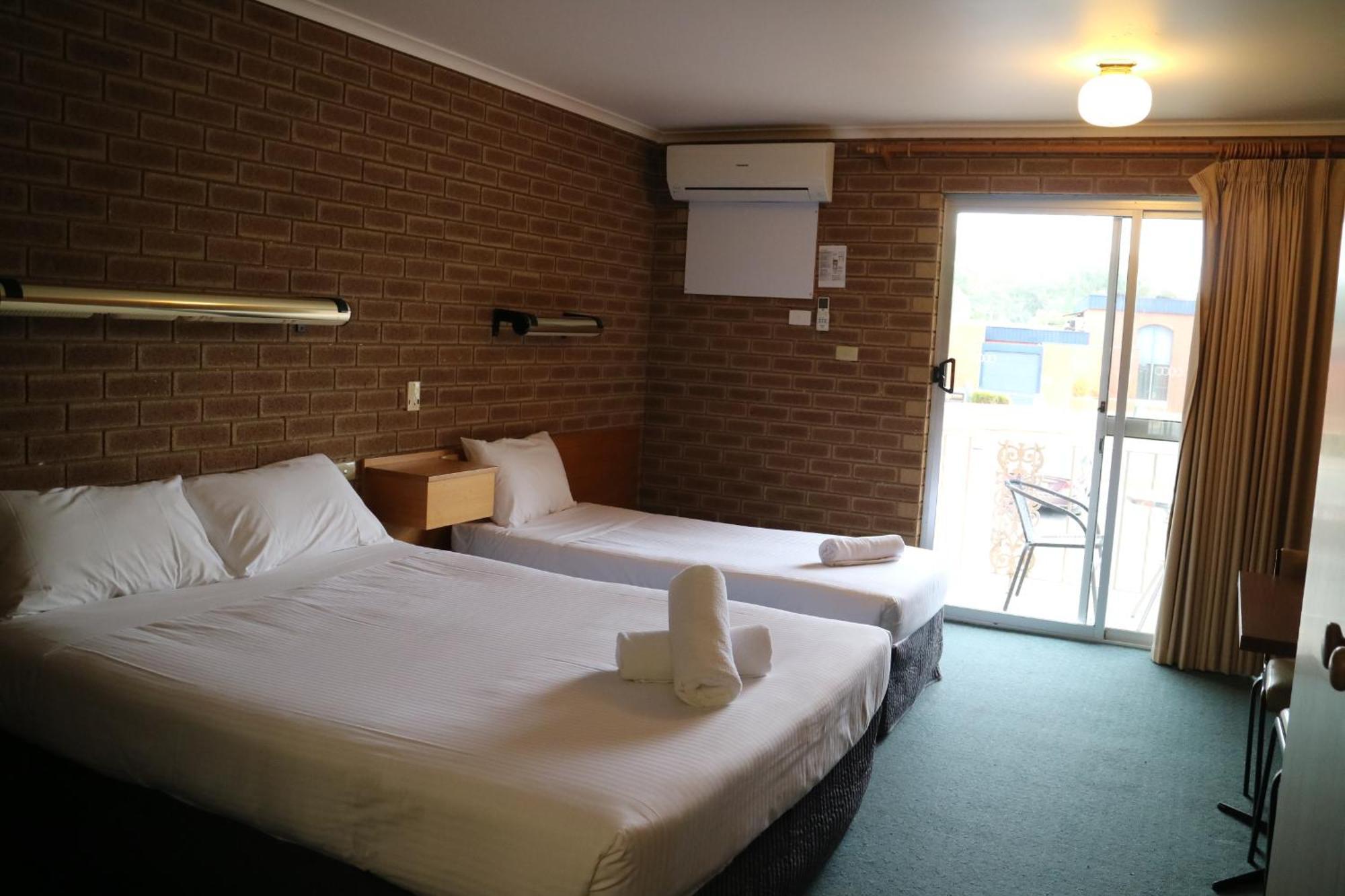 Corowa Golf Club Motel Exterior photo